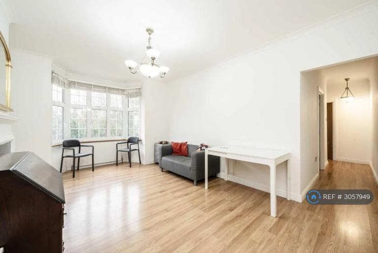 Flat Garth Mews in Greater London