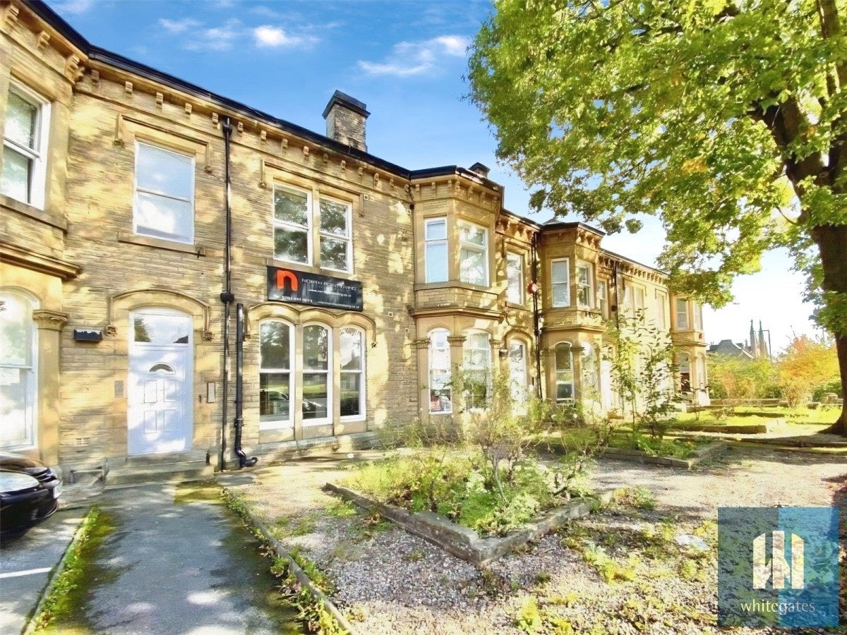 Flat Elmwood Close in Kirklees