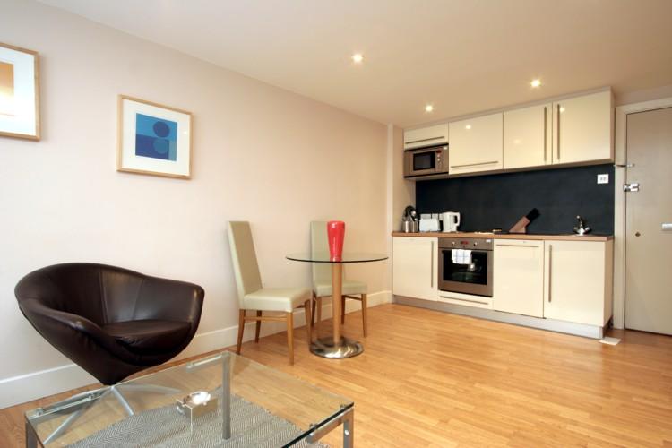 Flat Sloane Avenue in Greater London