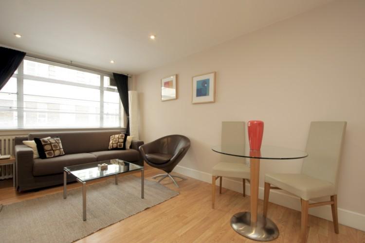 Flat Sloane Avenue in Greater London