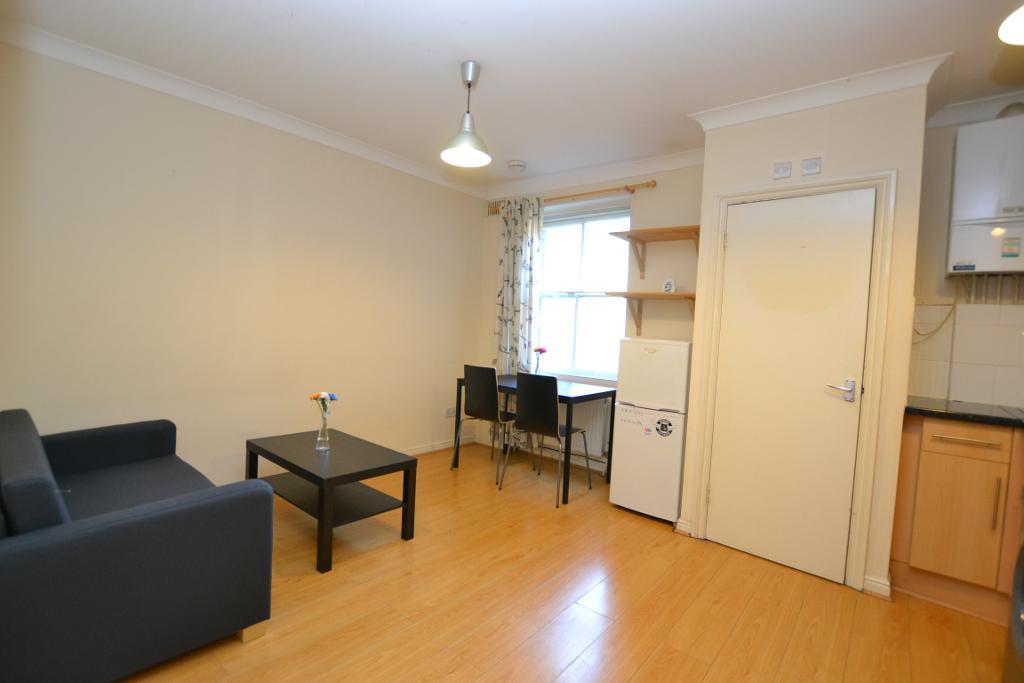 Flat Settles Street in Greater London