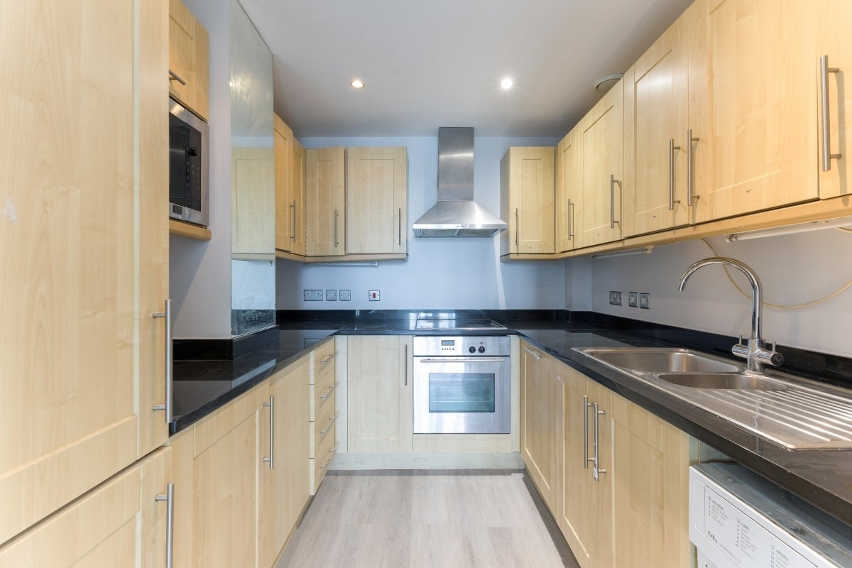 Flat Lyon Road in Greater London