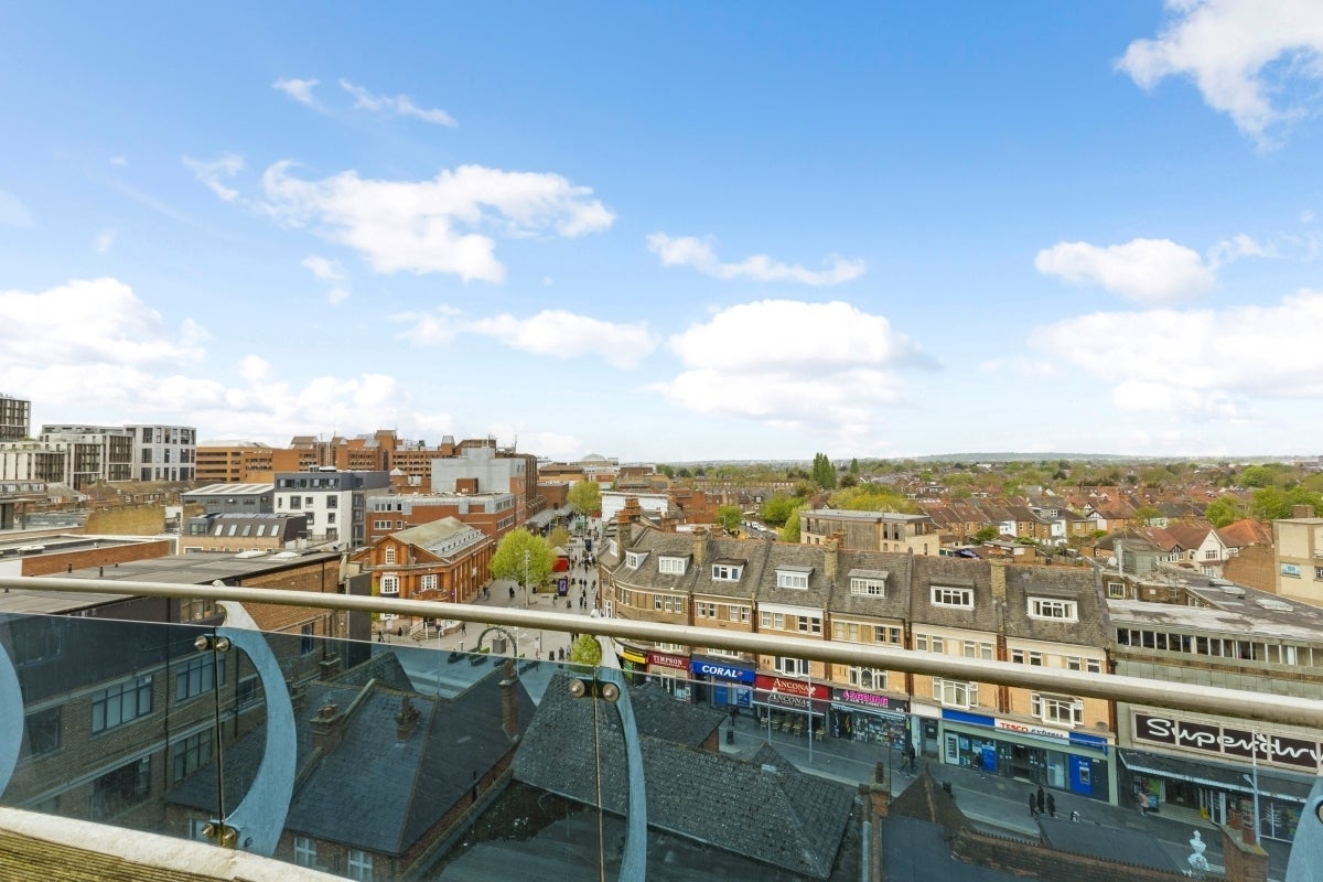 Flat Lyon Road in Greater London