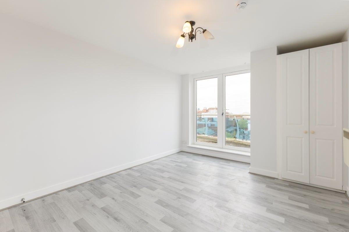Flat Lyon Road in Greater London