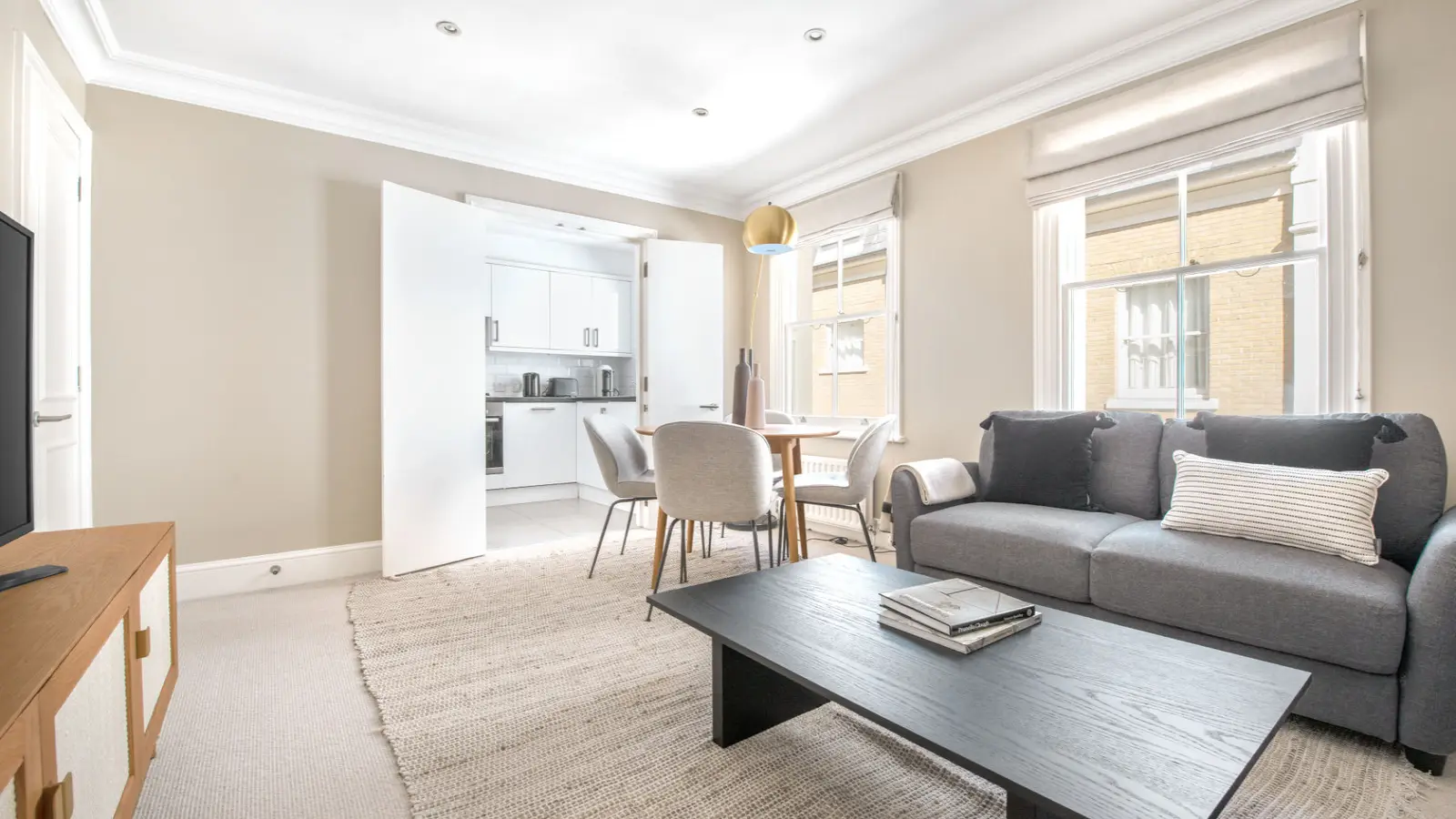 Flat Gloucester Road in Greater London