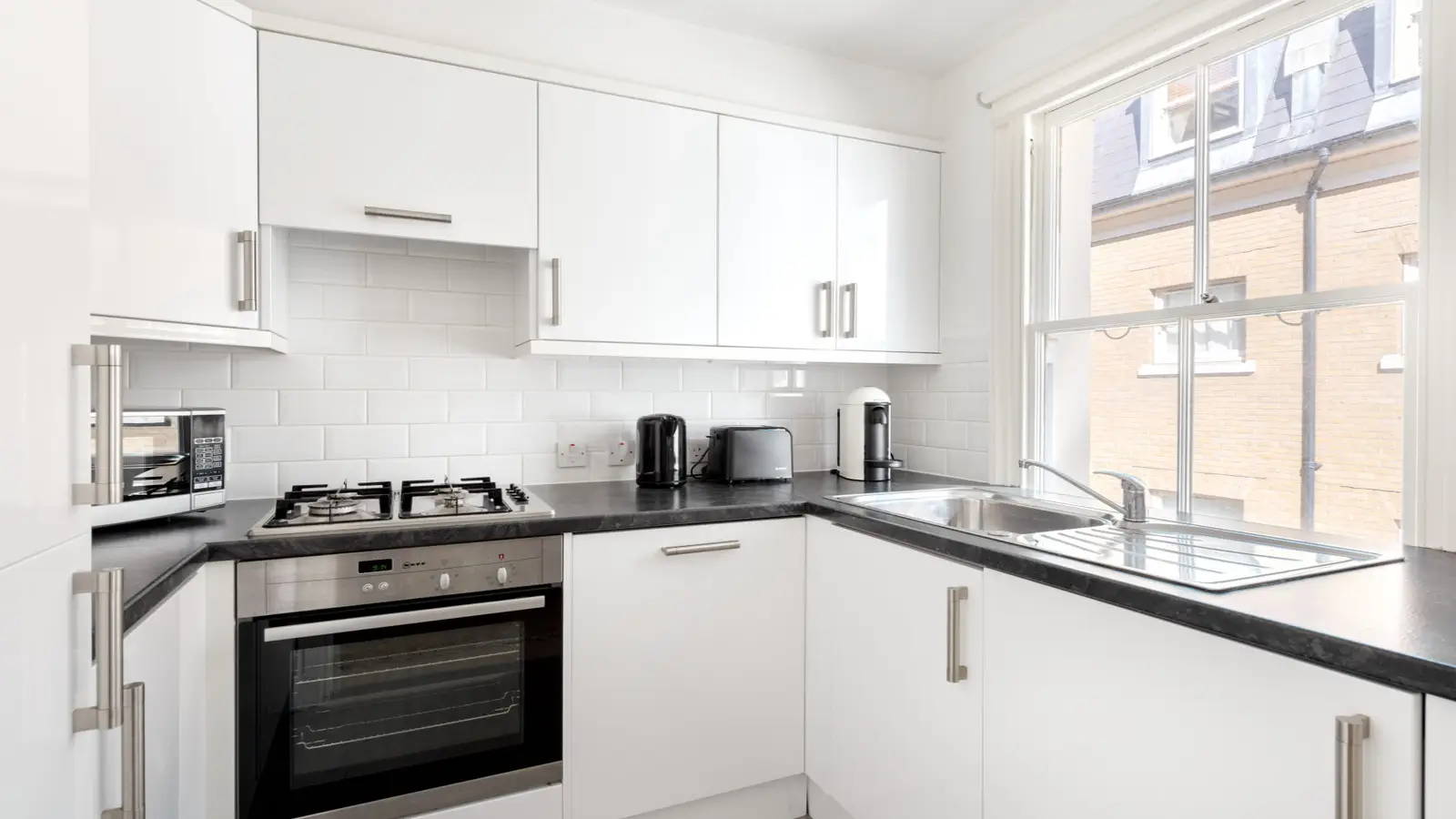 Flat Gloucester Road in Greater London