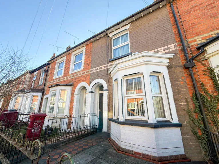 Flat Blenheim Road in Reading