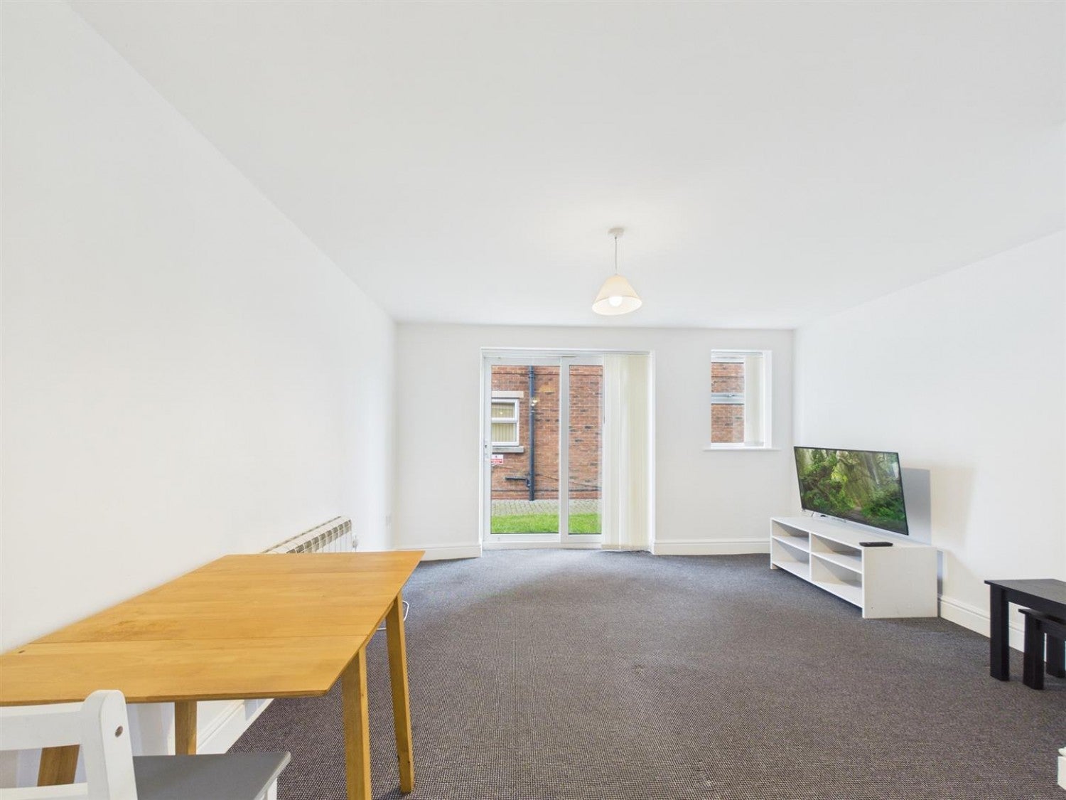 Flat Willow Tree Close in Lincoln