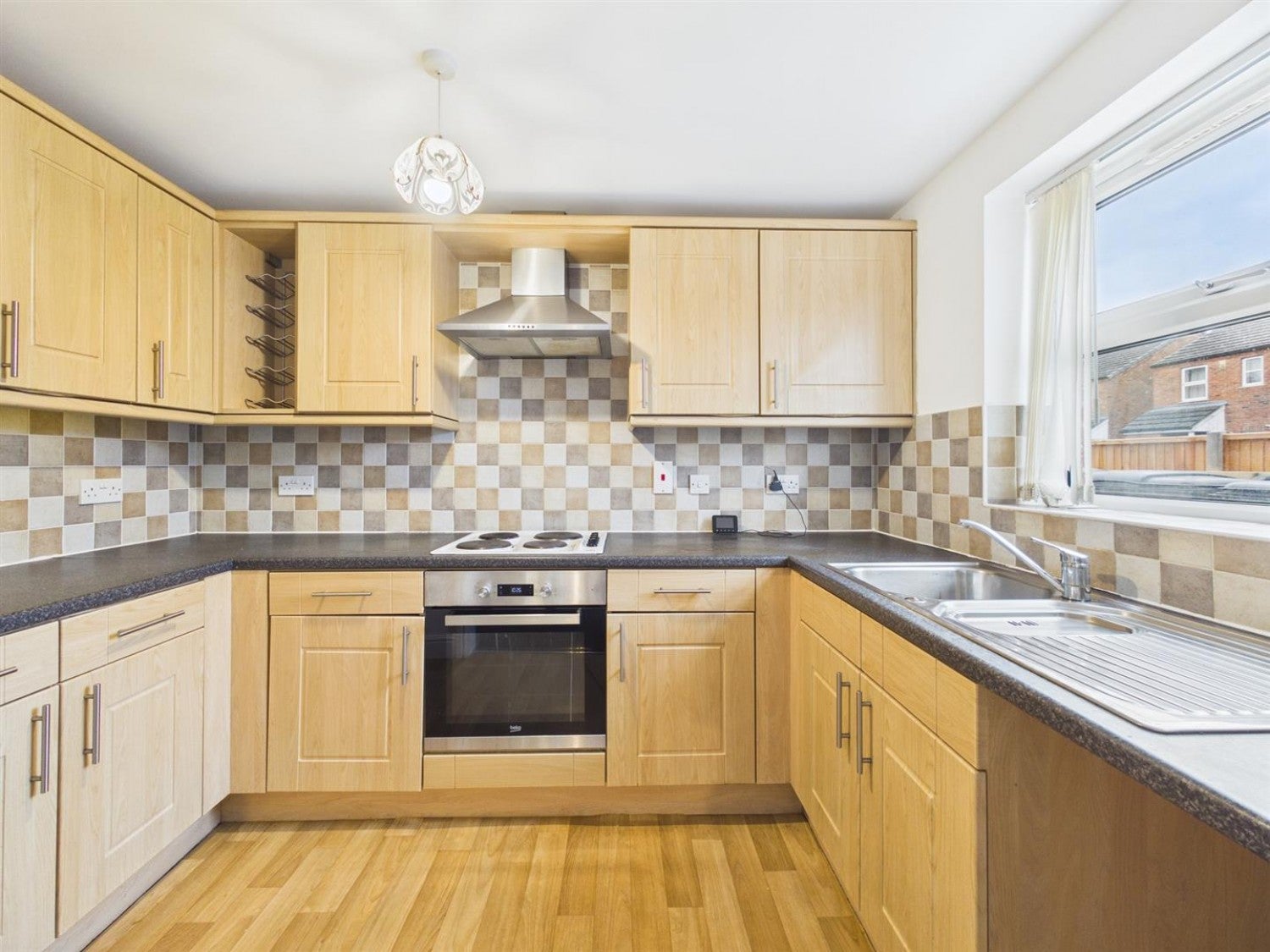 Flat Willow Tree Close in Lincoln