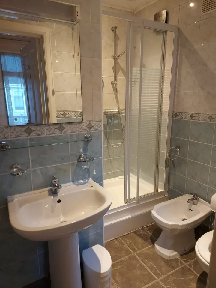 Flat Twickenham Gardens in Greater London