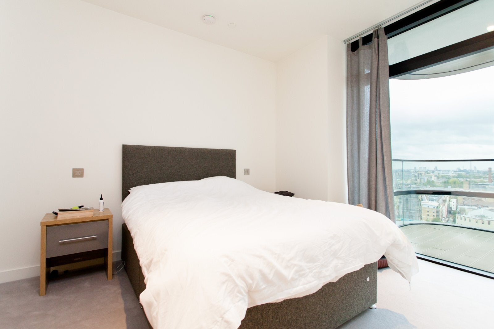 Flat Luke Street in Greater London