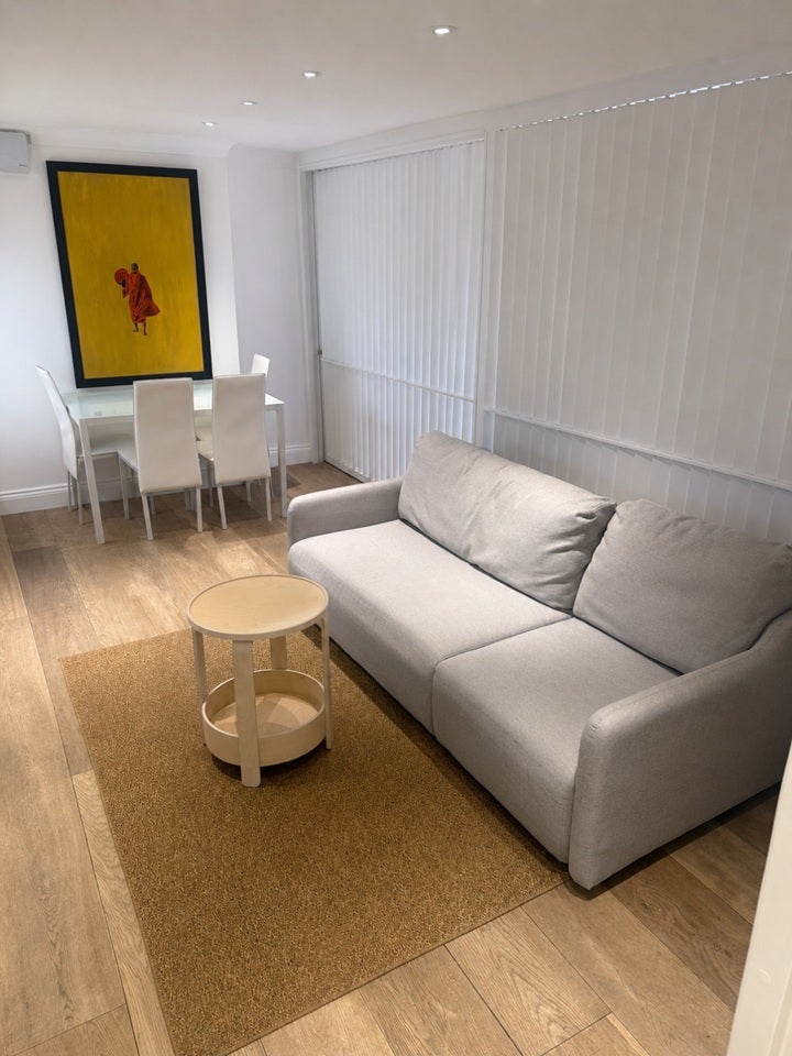 Flat Earl's Court Square in Greater London
