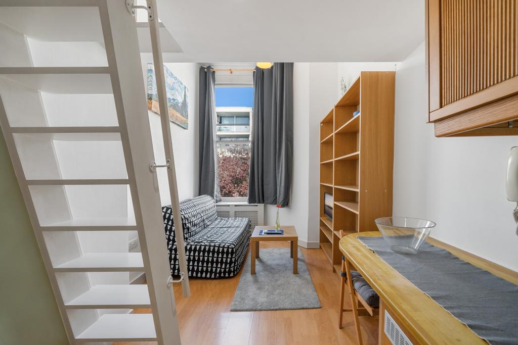 Flat Fairholme Road in Greater London