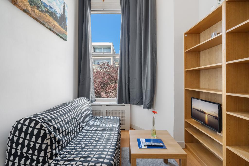 Flat Fairholme Road in Greater London