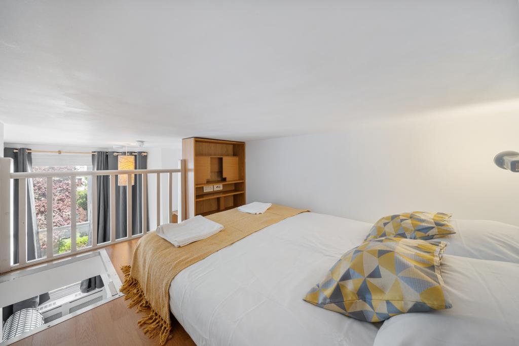Flat Fairholme Road in Greater London
