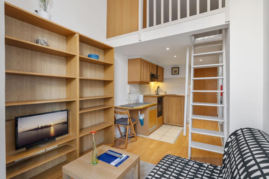 Flat Fairholme Road in Greater London