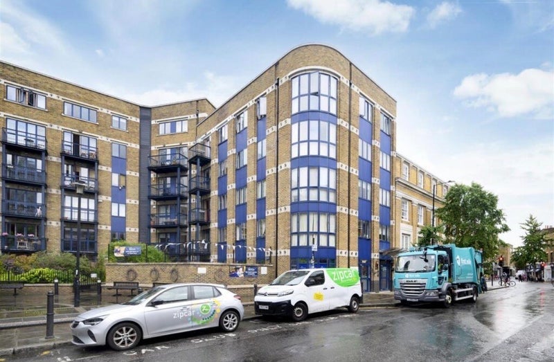 Flat Folgate Street in Greater London
