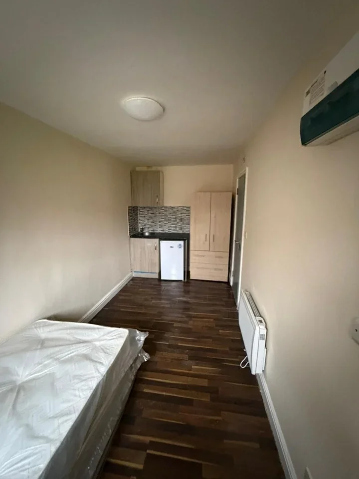 Flat Hobill Walk in Greater London