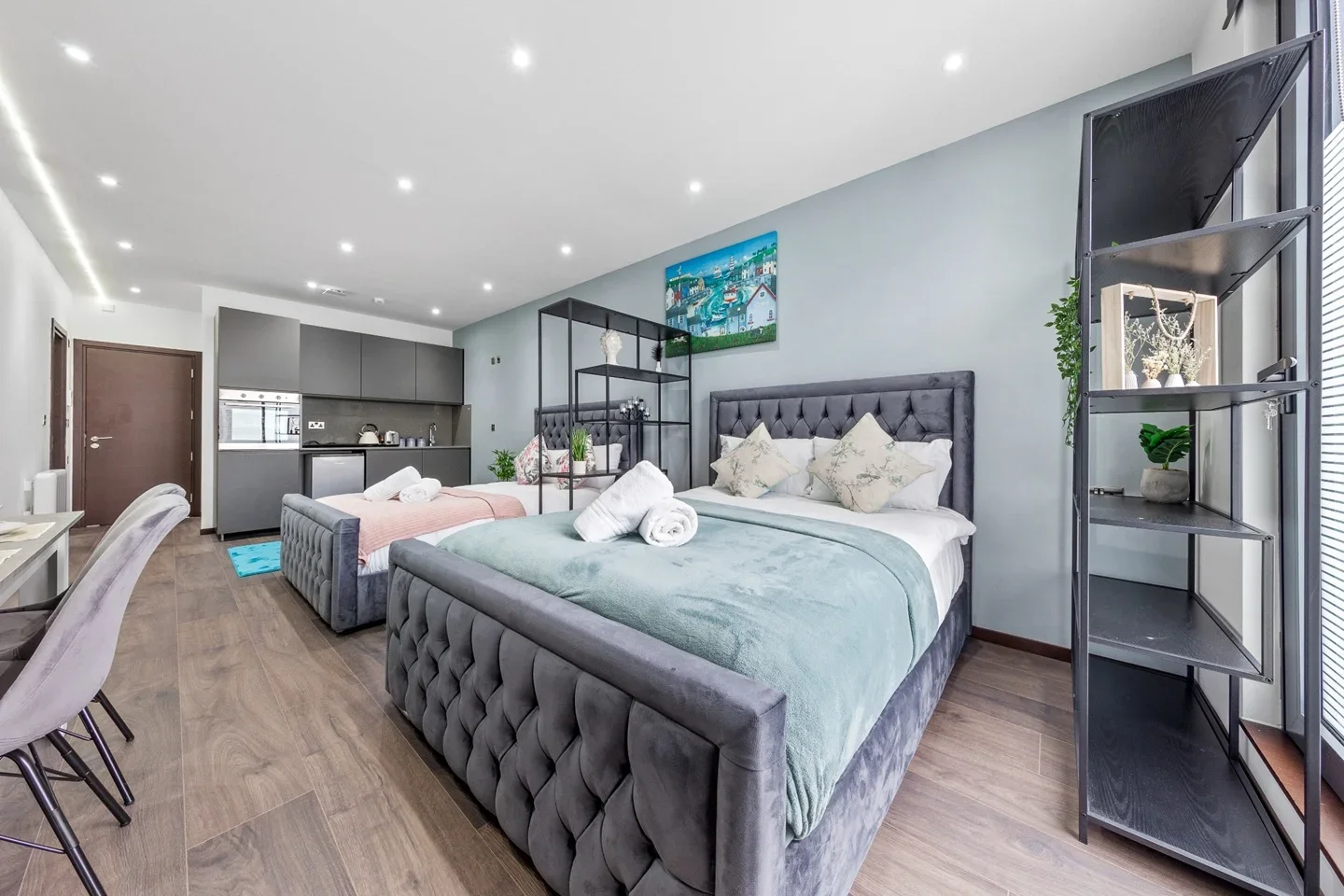 Flat Armitage Road in Greater London