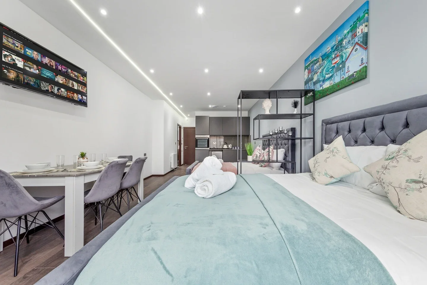 Flat Armitage Road in Greater London
