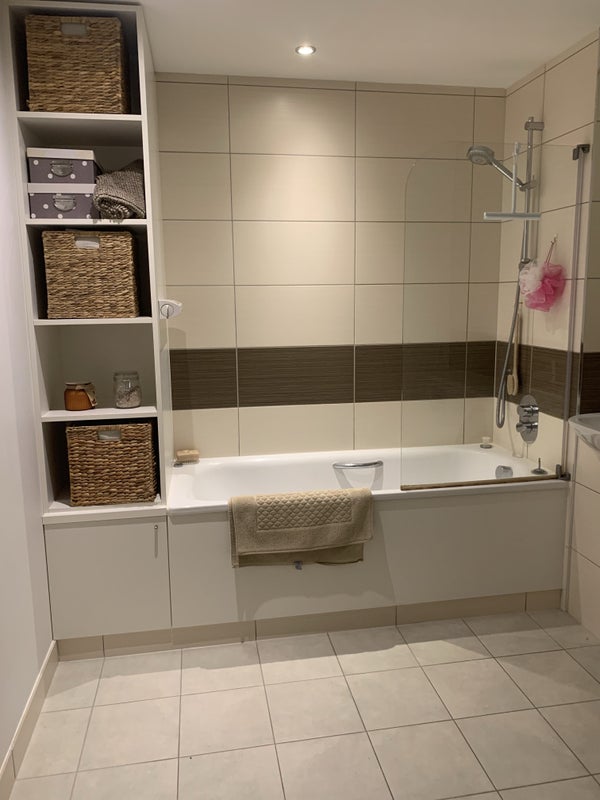 Room Miles Road in Greater London