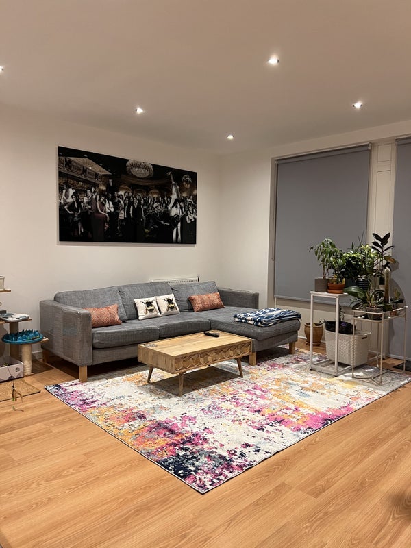 Room Miles Road in Greater London