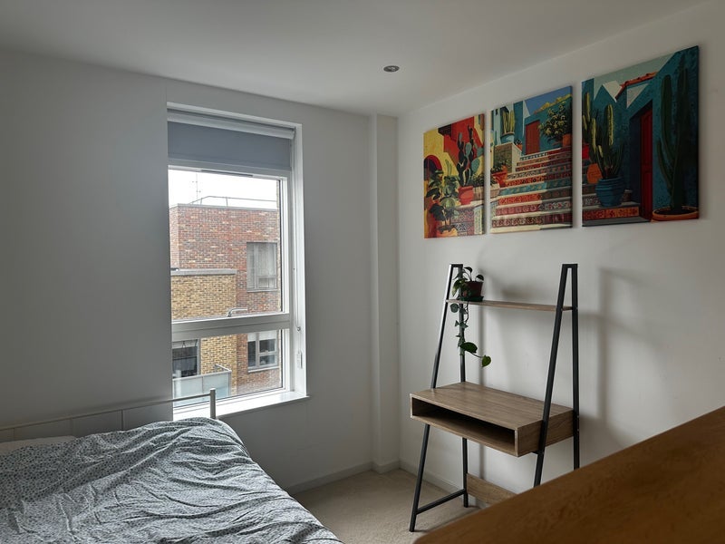 Room Miles Road in Greater London