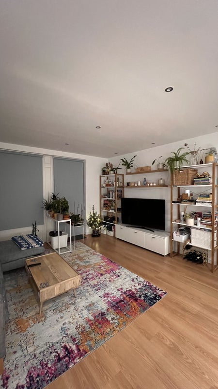 Room Miles Road in Greater London