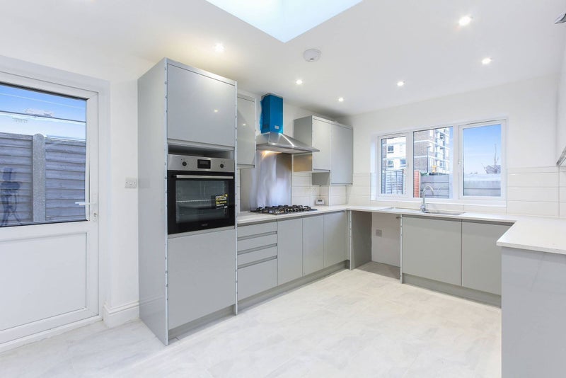 Room Garnet Road in Greater London