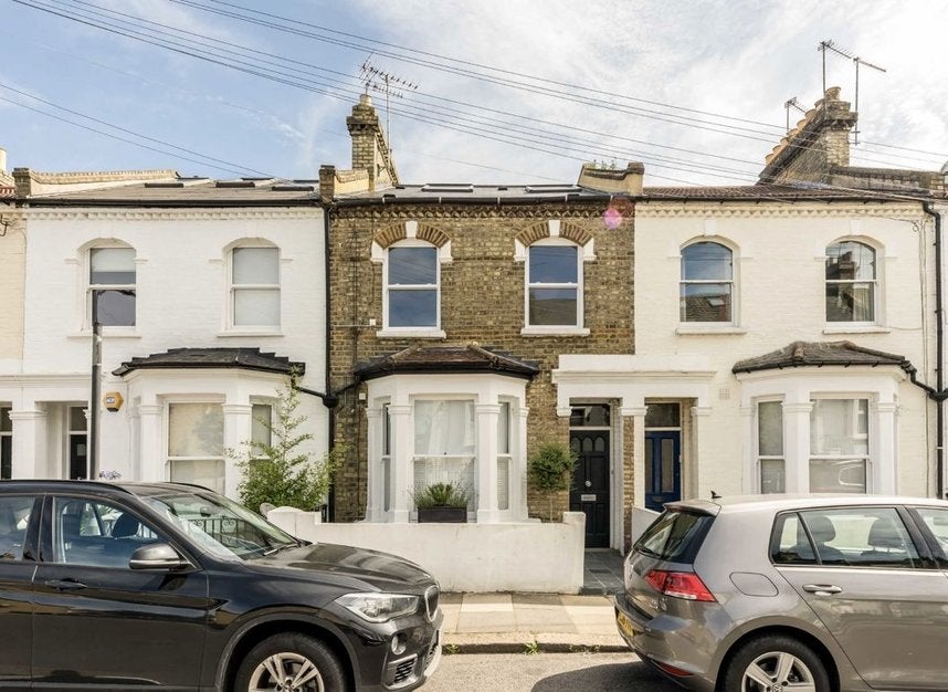 Flat Lillie Road in Greater London