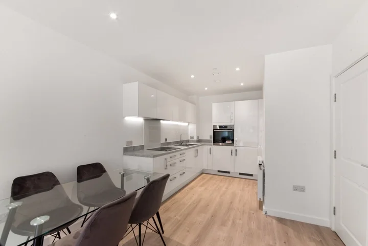 Flat Thomas Road in Greater London