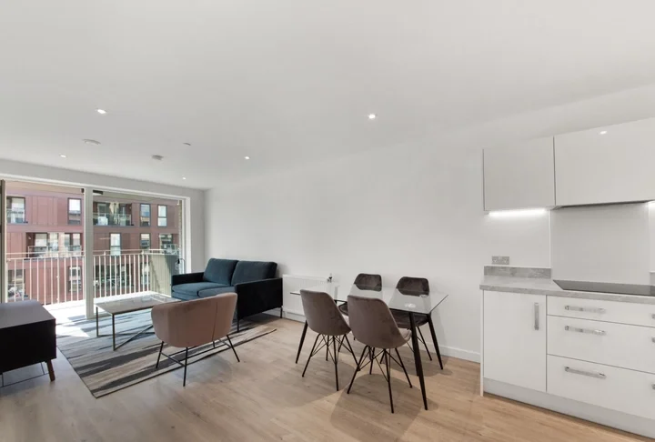 Flat Thomas Road in Greater London