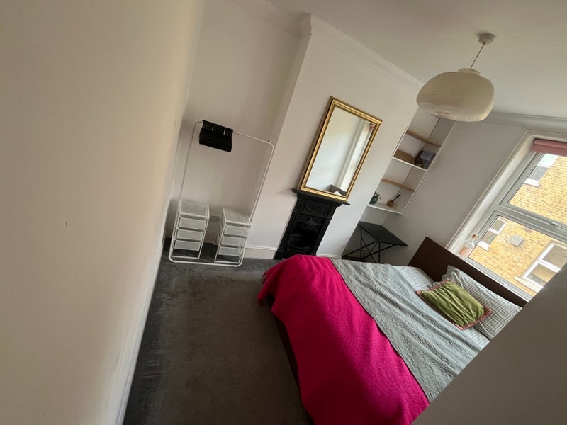 Room Sylvester Road in Greater London