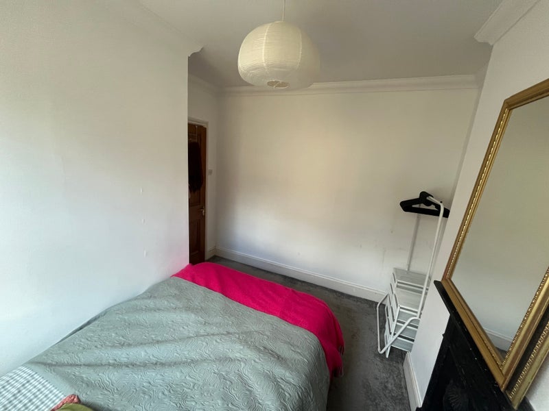Room Sylvester Road in Greater London