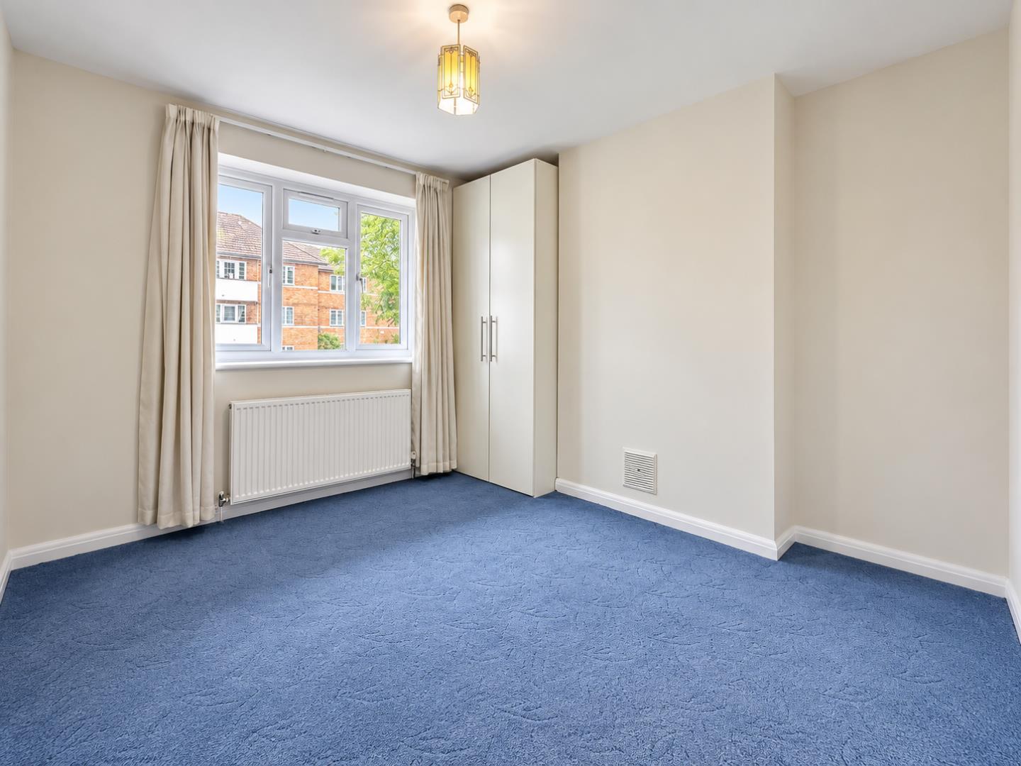 Flat Wilton Road in Greater London