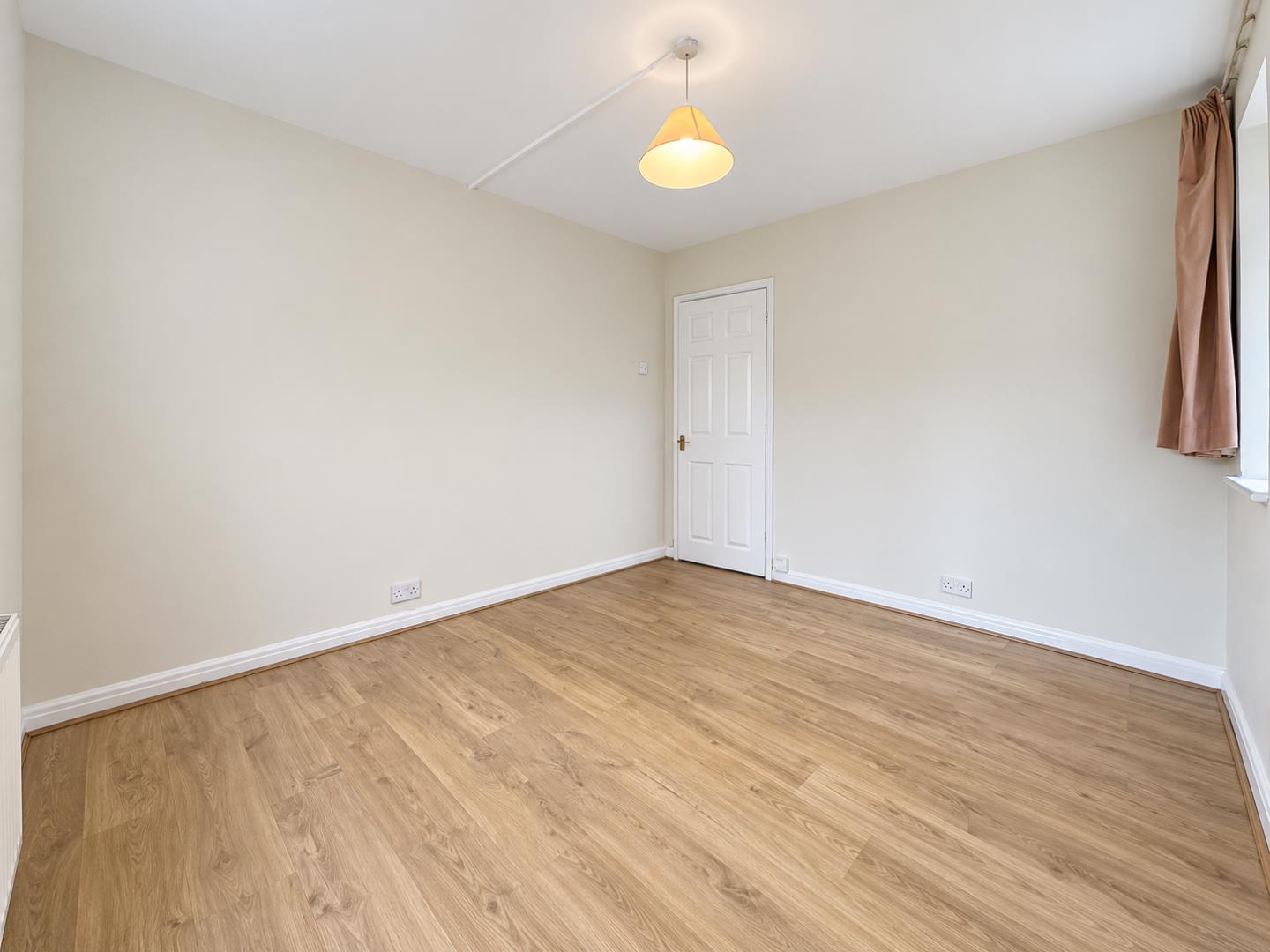 Flat Wilton Road in Greater London