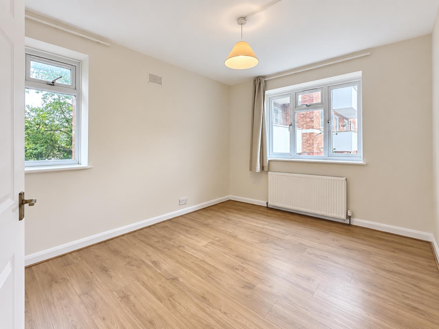 Flat Wilton Road in Greater London