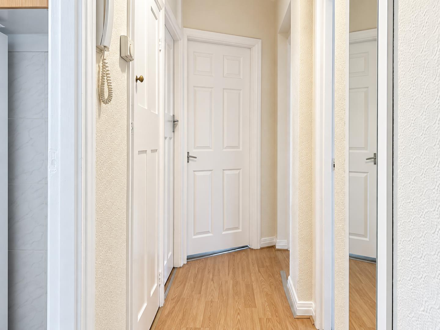 Flat Wilton Road in Greater London