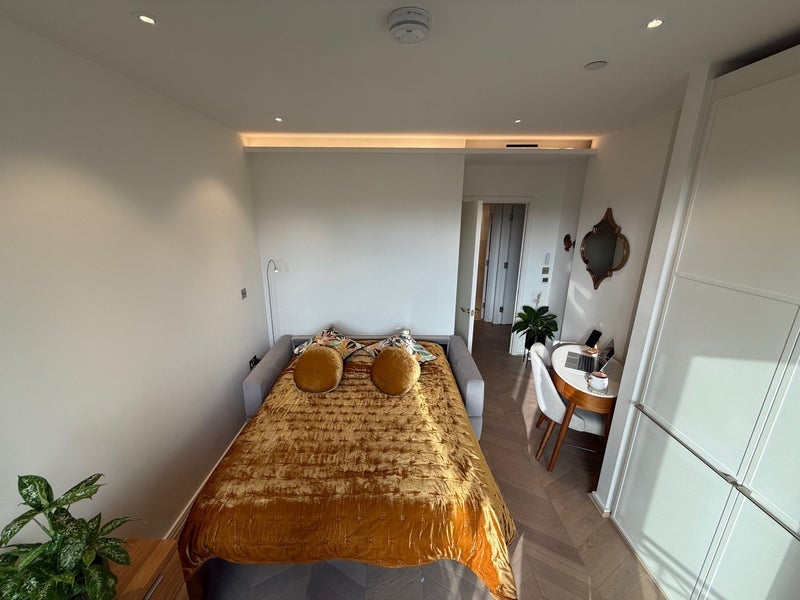 Room Farnfield Close in Greater London