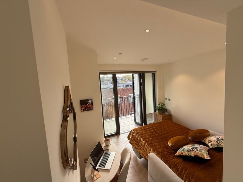 Room Farnfield Close in Greater London