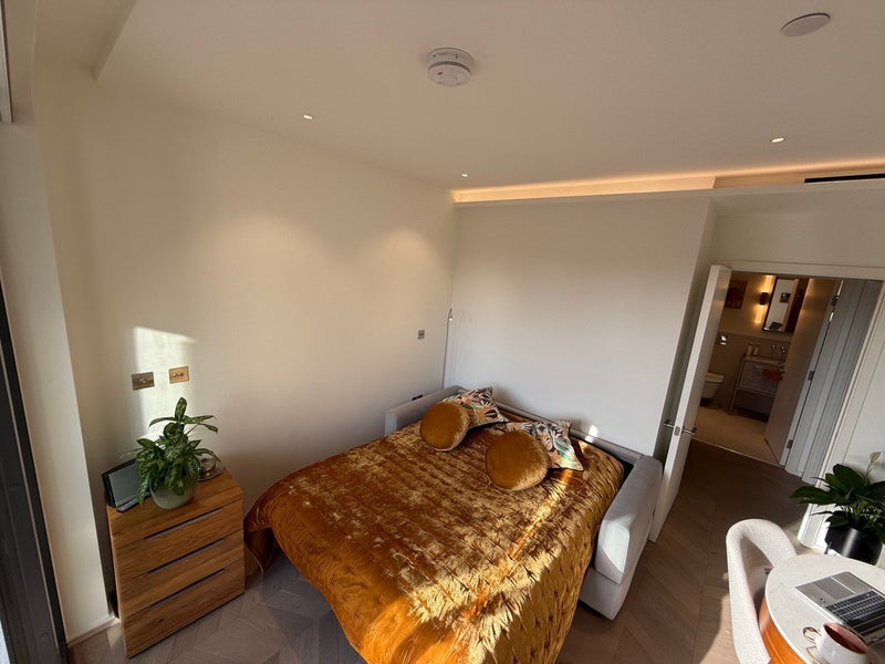 Room Farnfield Close in Greater London