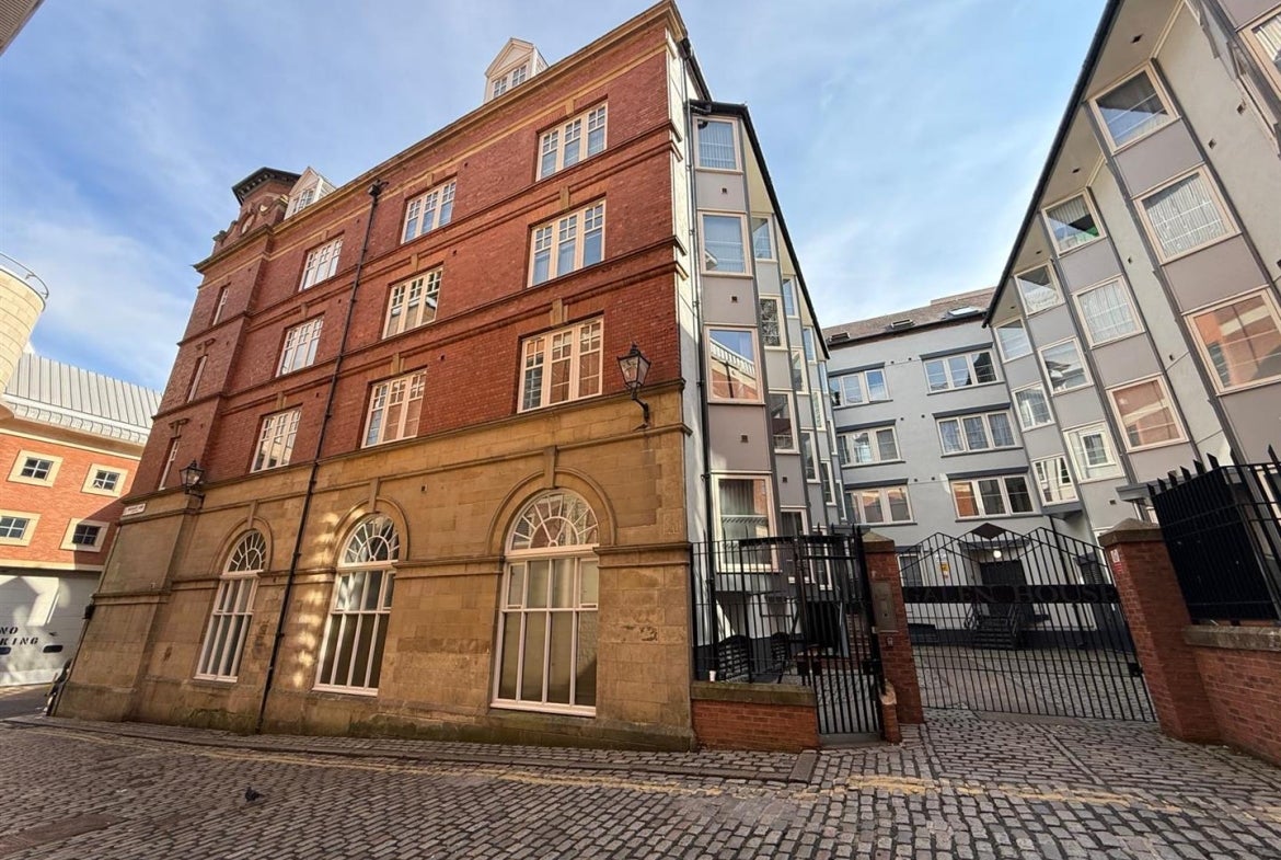Flat Low Friar Street in Newcastle upon Tyne
