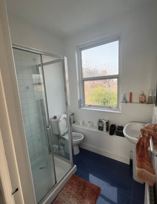 Room Dorothy Road in Greater London