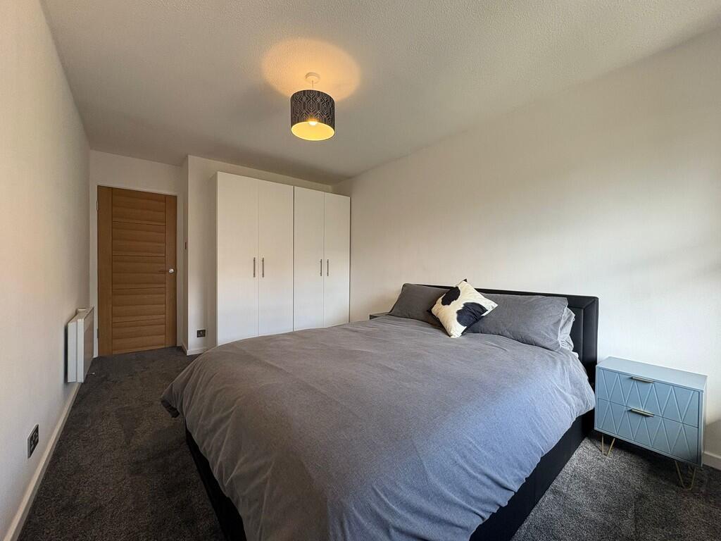 Flat Eden Way in Greater London