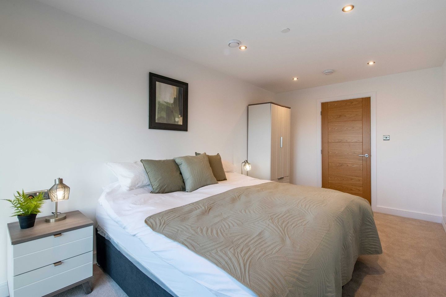 Flat Eden Way in Greater London
