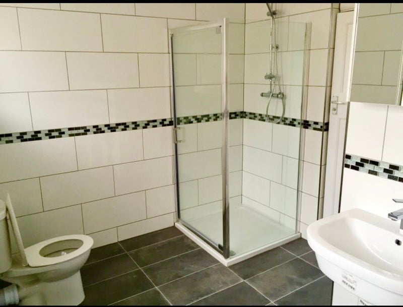 Room Emanuel Avenue in Greater London
