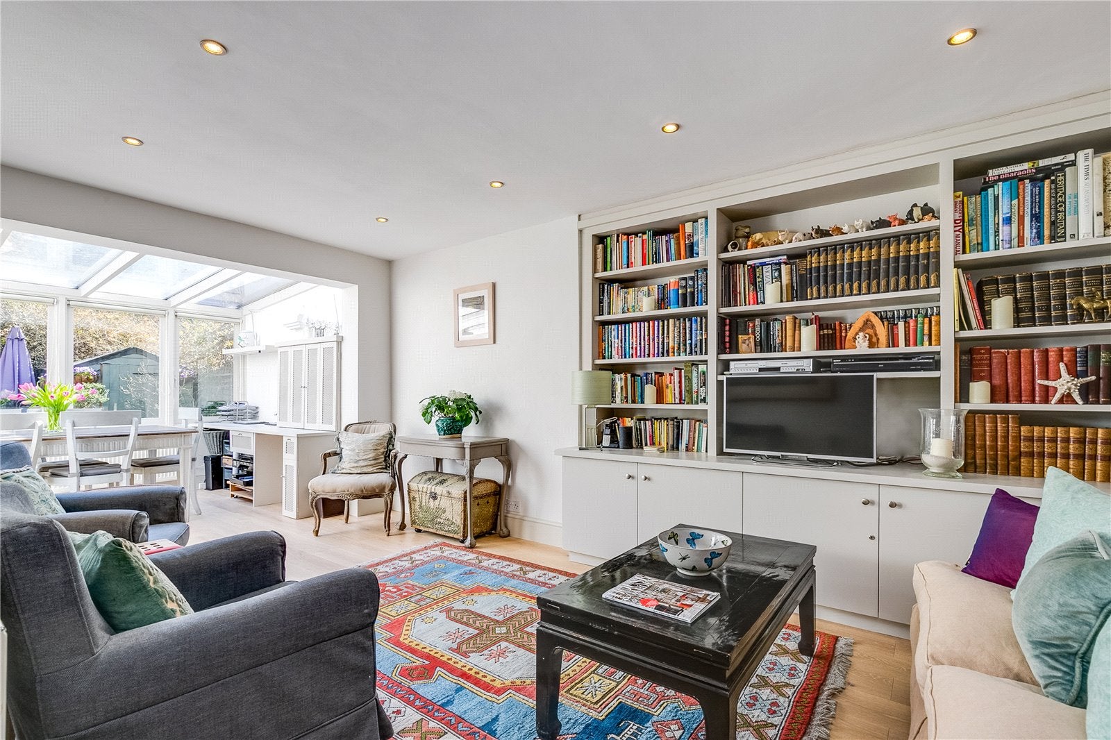 Flat Dafforne Road in Greater London
