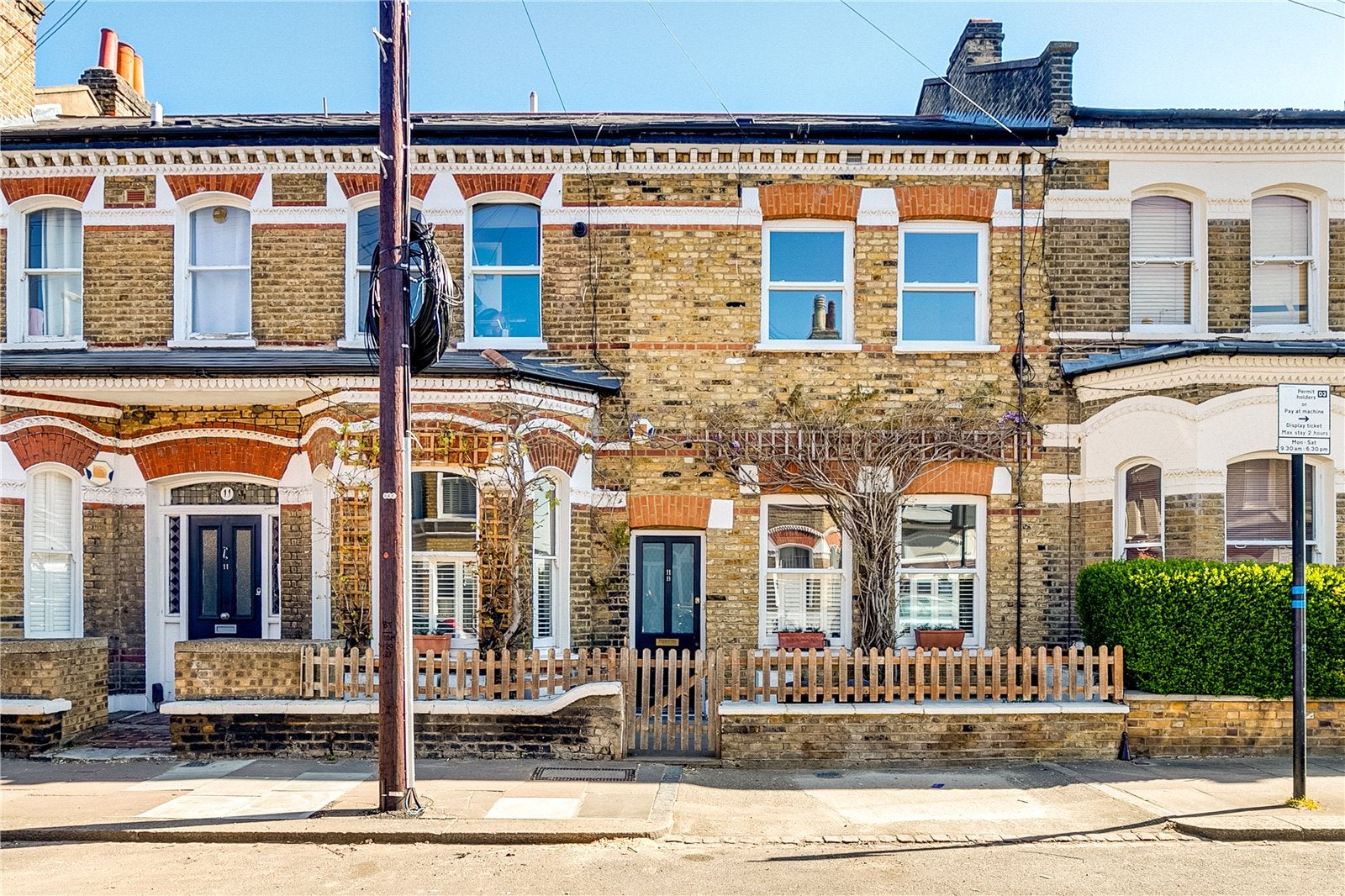 Flat Dafforne Road in Greater London