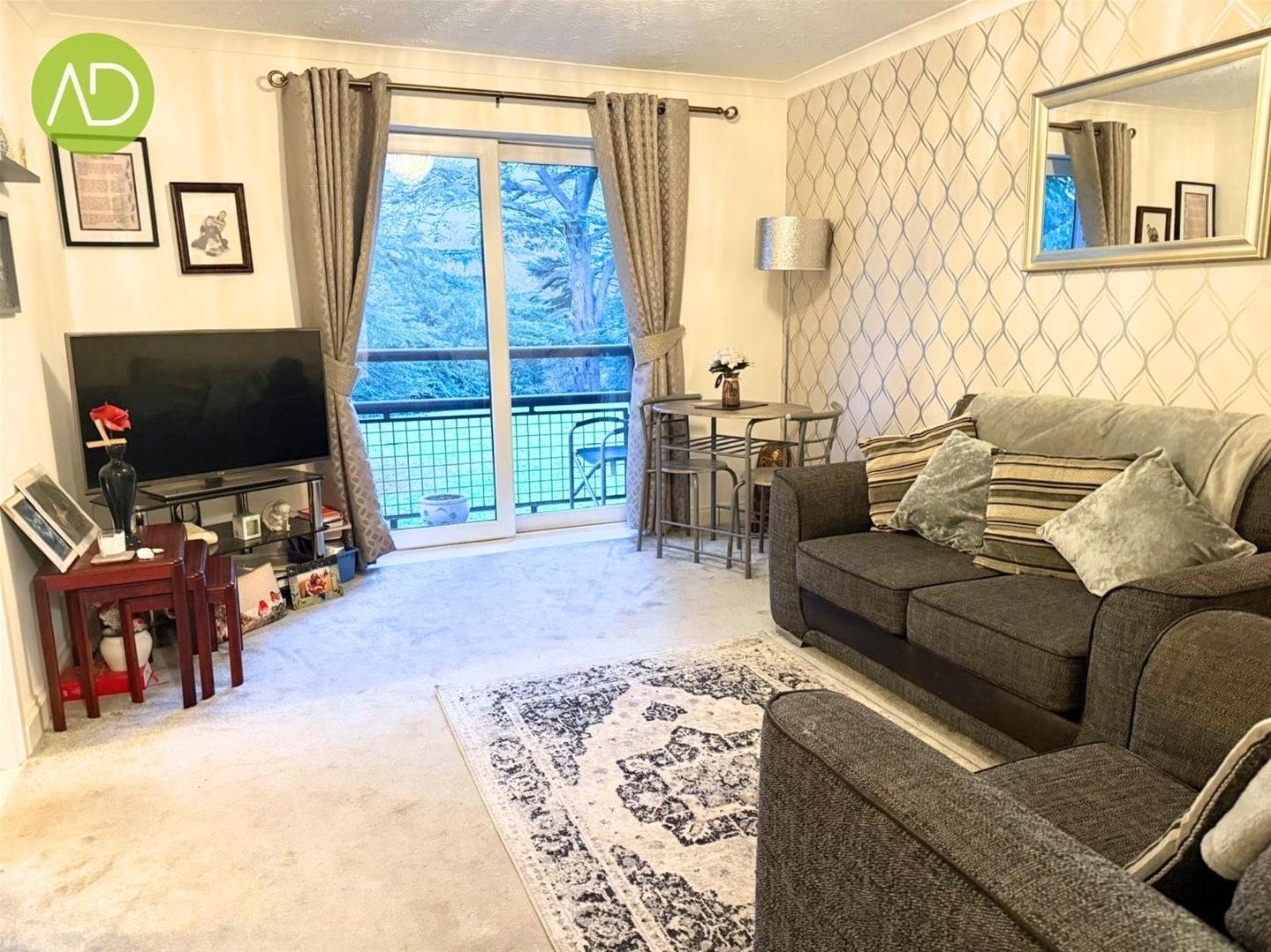 Flat The Knowle in Hoddesdon