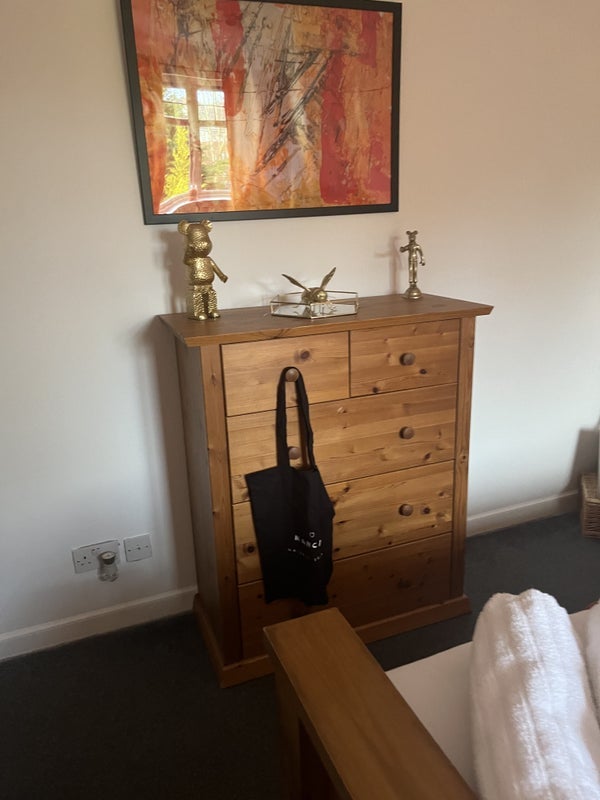 Room Douglas Muir Drive in Glasgow